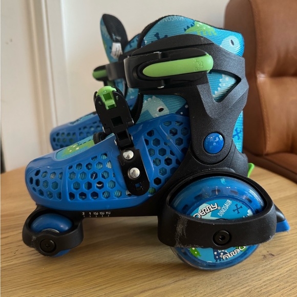 Roller Derby Blue and Black Adjustable Skates - Picture 2 of 6